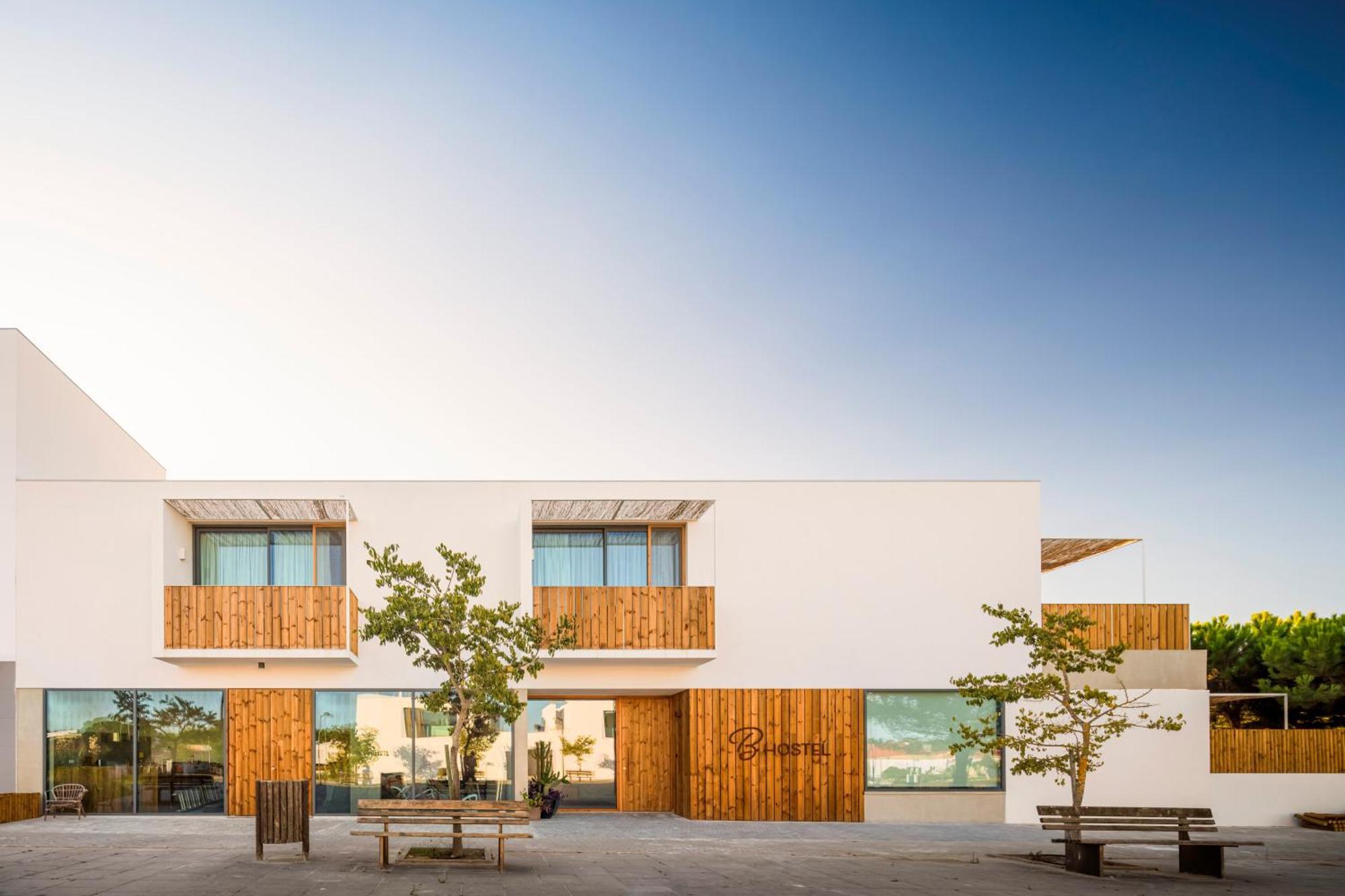 B.Hostel كومبورتا المظهر الخارجي الصورة